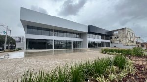 Loja com 360m² no bairro Três Figueiras em Porto Alegre para Alugar