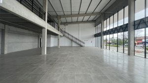 Loja com 360m² no bairro Três Figueiras em Porto Alegre para Alugar