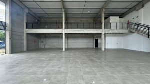 Loja com 360m² no bairro Três Figueiras em Porto Alegre para Alugar