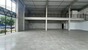 Loja com 360m² no bairro Três Figueiras em Porto Alegre para Alugar