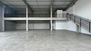 Loja com 360m² no bairro Três Figueiras em Porto Alegre para Alugar