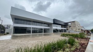 Loja com 360m² no bairro Três Figueiras em Porto Alegre para Alugar