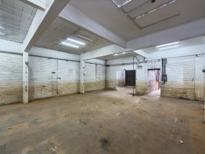 Prédio Comercial com 533m² no bairro Navegantes em Porto Alegre para Alugar