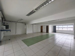 Prédio Comercial com 533m² no bairro Navegantes em Porto Alegre para Alugar