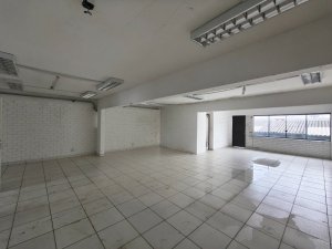 Prédio Comercial com 533m² no bairro Navegantes em Porto Alegre para Alugar