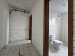 Prédio Comercial com 533m² no bairro Navegantes em Porto Alegre para Alugar