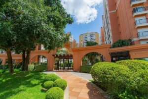 Apartamento com 157m², 3 dormitórios no bairro Jardim Europa em Porto Alegre para Alugar