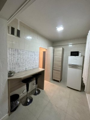 Apartamento com 57m², 2 dormitórios no bairro Floresta em Porto Alegre para Alugar