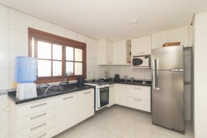 Casa com 200m², 3 dormitórios no bairro Ipanema em Porto Alegre para Alugar