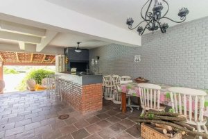 Casa com 233m², 3 dormitórios no bairro Três Figueiras em Porto Alegre para Alugar