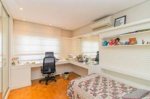 Casa com 233m², 3 dormitórios no bairro Três Figueiras em Porto Alegre para Alugar