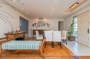 Casa com 233m², 3 dormitórios no bairro Três Figueiras em Porto Alegre para Alugar