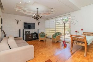 Casa com 233m², 3 dormitórios no bairro Três Figueiras em Porto Alegre para Alugar