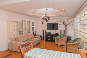 Casa com 233m², 3 dormitórios no bairro Três Figueiras em Porto Alegre para Alugar