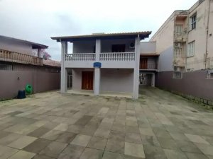 Casa com 420m², 4 dormitórios no bairro Medianeira em Porto Alegre para Alugar