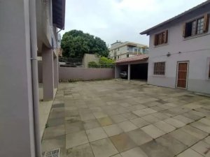 Casa com 420m², 4 dormitórios no bairro Medianeira em Porto Alegre para Alugar