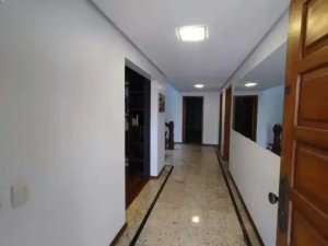 Casa com 420m², 4 dormitórios no bairro Medianeira em Porto Alegre para Alugar