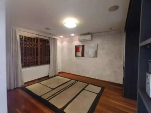 Casa com 420m², 4 dormitórios no bairro Medianeira em Porto Alegre para Alugar