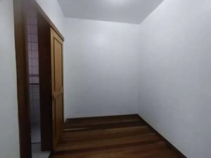 Casa com 420m², 4 dormitórios no bairro Medianeira em Porto Alegre para Alugar