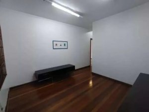 Casa com 420m², 4 dormitórios no bairro Medianeira em Porto Alegre para Alugar