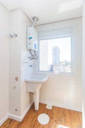 Apartamento com 44m², 1 dormitório no bairro Passo da Areia em Porto Alegre para Alugar