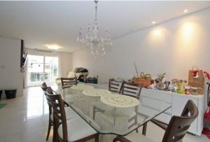 Casa com 171m², 3 dormitórios no bairro Hípica em Porto Alegre para Alugar