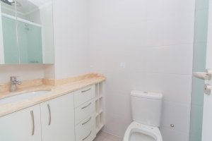 Apartamento com 76m², 3 dormitórios no bairro Vila Ipiranga em Porto Alegre para Alugar