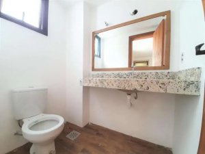 Casa com 197m², 3 dormitórios no bairro Espirito Santo em Porto Alegre para Alugar