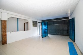 Depósito/Pavilhão com 250m² no bairro Navegantes em Porto Alegre para Alugar