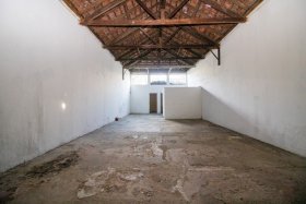 Depósito/Pavilhão com 250m² no bairro Navegantes em Porto Alegre para Alugar