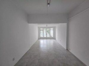 Casa com 450m², 2 dormitórios no bairro Santa Cecília em Porto Alegre para Alugar