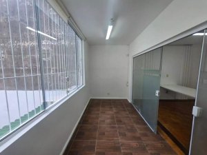 Casa com 450m², 2 dormitórios no bairro Santa Cecília em Porto Alegre para Alugar