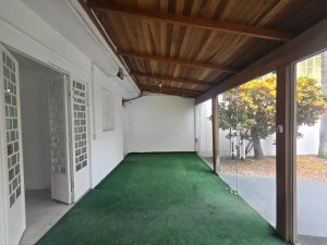 Casa com 450m², 2 dormitórios no bairro Santa Cecília em Porto Alegre para Alugar