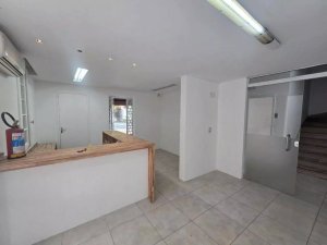 Casa com 450m², 2 dormitórios no bairro Santa Cecília em Porto Alegre para Alugar