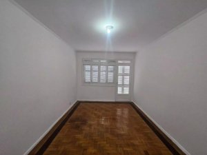 Casa com 450m², 2 dormitórios no bairro Santa Cecília em Porto Alegre para Alugar