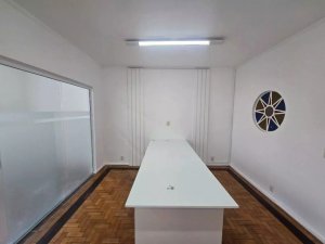 Casa com 450m², 2 dormitórios no bairro Santa Cecília em Porto Alegre para Alugar