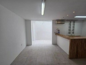 Casa com 450m², 2 dormitórios no bairro Santa Cecília em Porto Alegre para Alugar