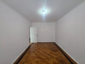 Casa com 450m², 2 dormitórios no bairro Santa Cecília em Porto Alegre para Alugar