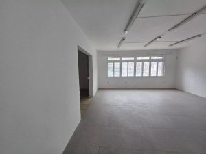 Casa com 450m², 2 dormitórios no bairro Santa Cecília em Porto Alegre para Alugar