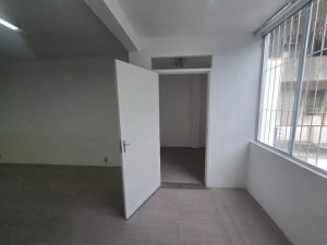 Casa com 450m², 2 dormitórios no bairro Santa Cecília em Porto Alegre para Alugar