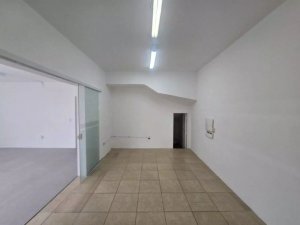 Casa com 450m², 2 dormitórios no bairro Santa Cecília em Porto Alegre para Alugar