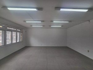 Casa com 450m², 2 dormitórios no bairro Santa Cecília em Porto Alegre para Alugar