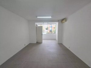 Casa com 450m², 2 dormitórios no bairro Santa Cecília em Porto Alegre para Alugar