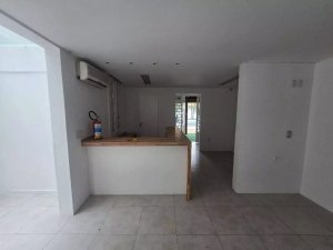 Casa com 450m², 2 dormitórios no bairro Santa Cecília em Porto Alegre para Alugar