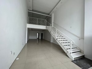 Loja com 141m² no bairro Alto Petrópolis em Porto Alegre para Alugar