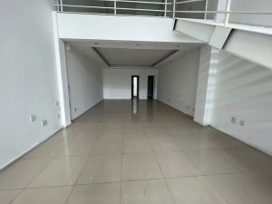 Loja com 141m² no bairro Alto Petrópolis em Porto Alegre para Alugar