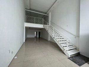 Loja com 141m² no bairro Alto Petrópolis em Porto Alegre para Alugar