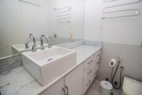 Apartamento com 170m², 3 dormitórios no bairro Moinhos de Vento em Porto Alegre para Alugar
