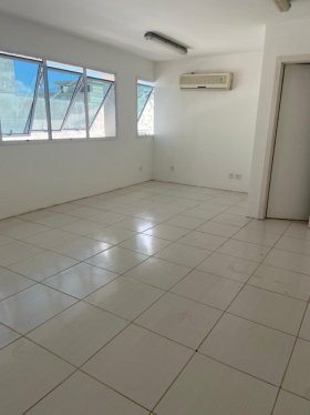 Salas/Conjuntos com 34m² no bairro Menino Deus em Porto Alegre para Alugar