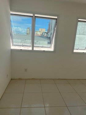Salas/Conjuntos com 34m² no bairro Menino Deus em Porto Alegre para Alugar